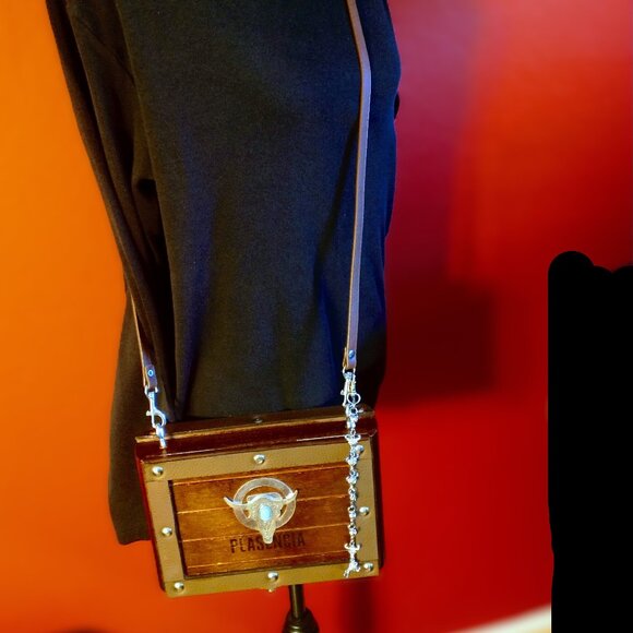 Suenos de Saundra Upcycled PLASENCIA, Crossbody/Shoulder Strap Cigar Box, Purse - Picture 2 of 13